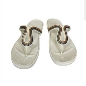 Crocs Sanrah Metallic Flip Flops Sandals Womens Size 8